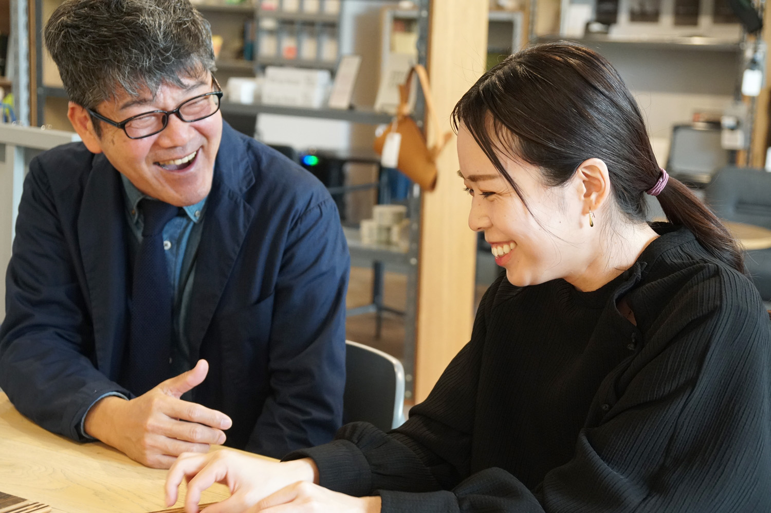 (Left) Takeshi Fujiki (Senior Designer, Stationery Development Department, KOKUYO), Kaoru Nakagawa (MD, THINK OF THINGS)