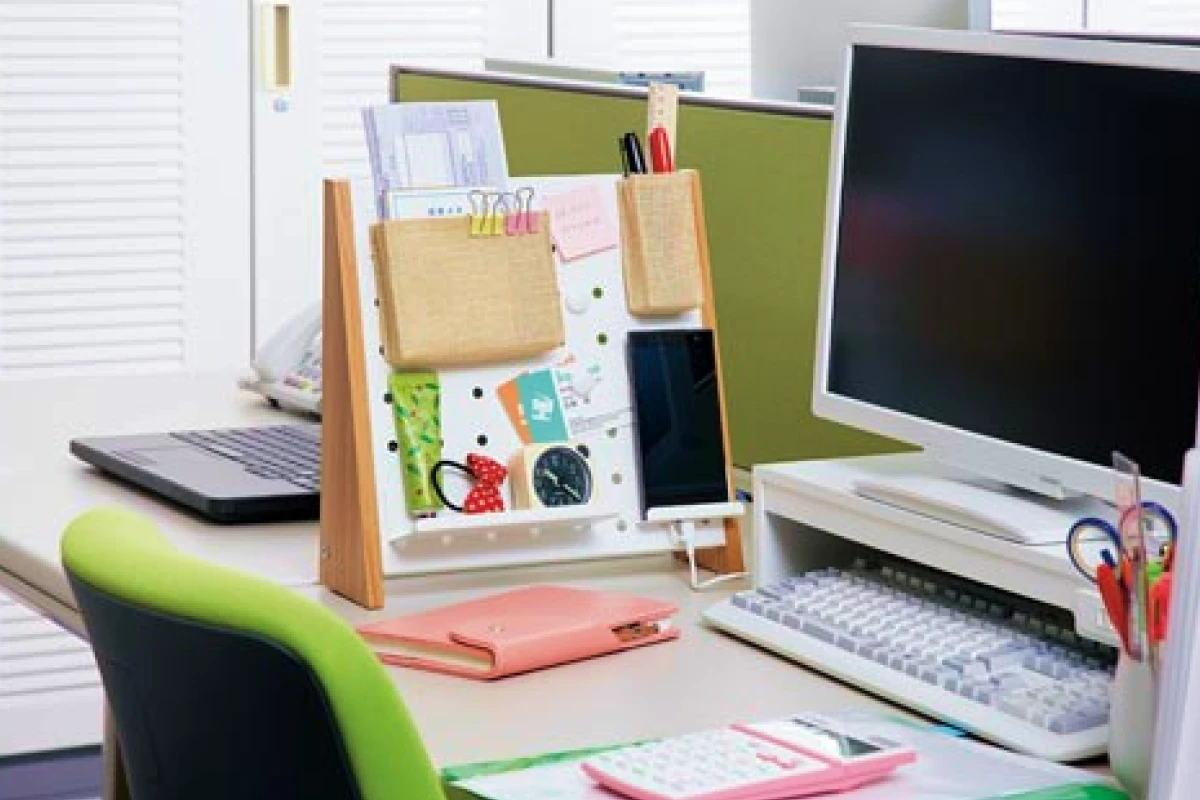 小さな工夫でデスクが整う！職場を変える収納アイテム特集のサムネイル