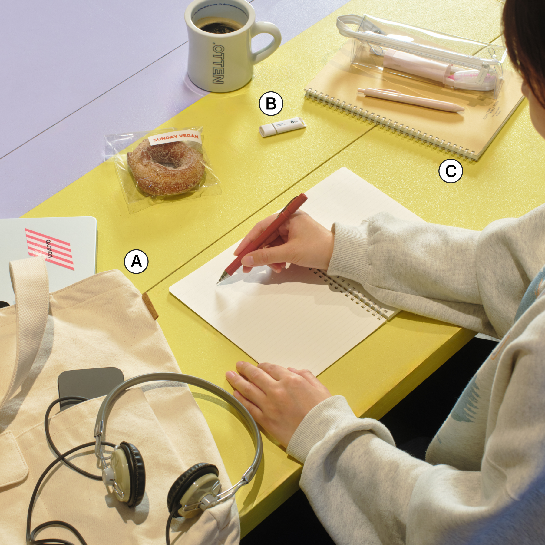 こだわりのデスクとチェアーがつくる、洗練された空間　１