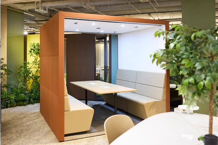 個室ブースで快適に働く。用途別で選ぶ「ワークポッド」サムネイル