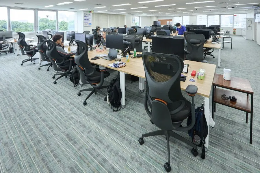 フリーアドレスのフロア全席に「ingCloud」を導入