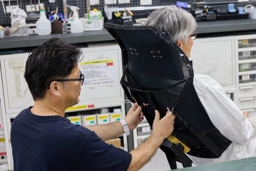 一度座れば虜に。イスと身体が一体となる体験サムネイル