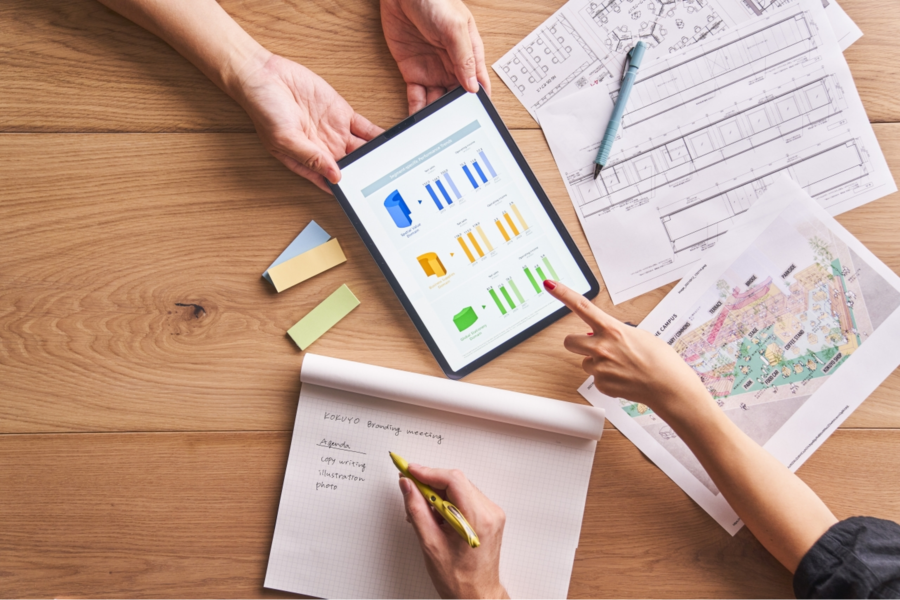 書類探しは年間120時間！？ペーパーレス化で業務時短を　サムネイル