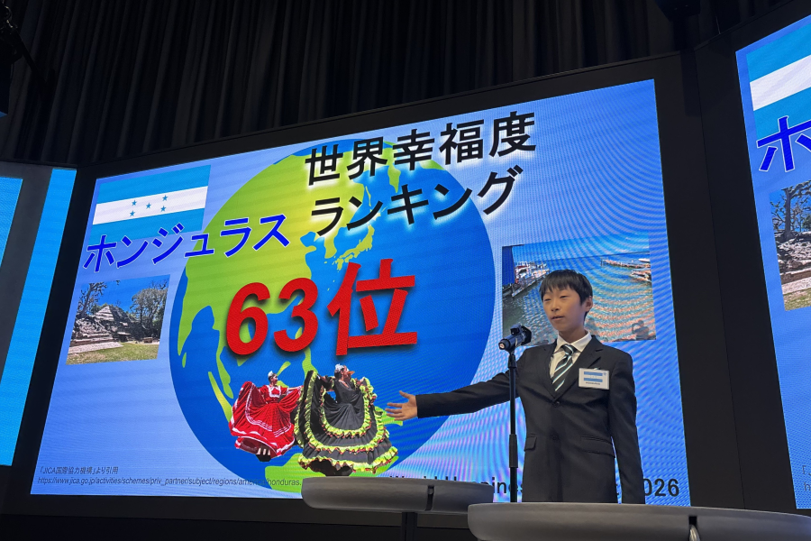 ホンジュラス大使としてプレゼンテーションをしてくれた小学6年生の参加者