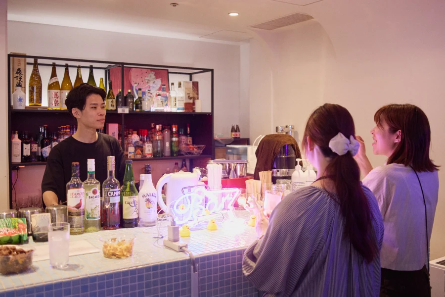 仕事終わりに乾杯！ 社内BARから広がるコミュニティの輪サムネイル