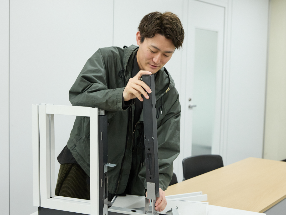 支柱の伸縮機能について説明