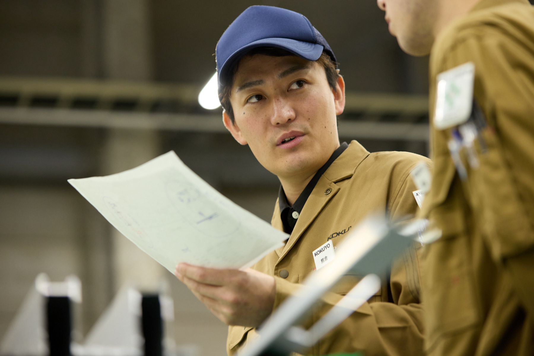 工場で働く様子_1