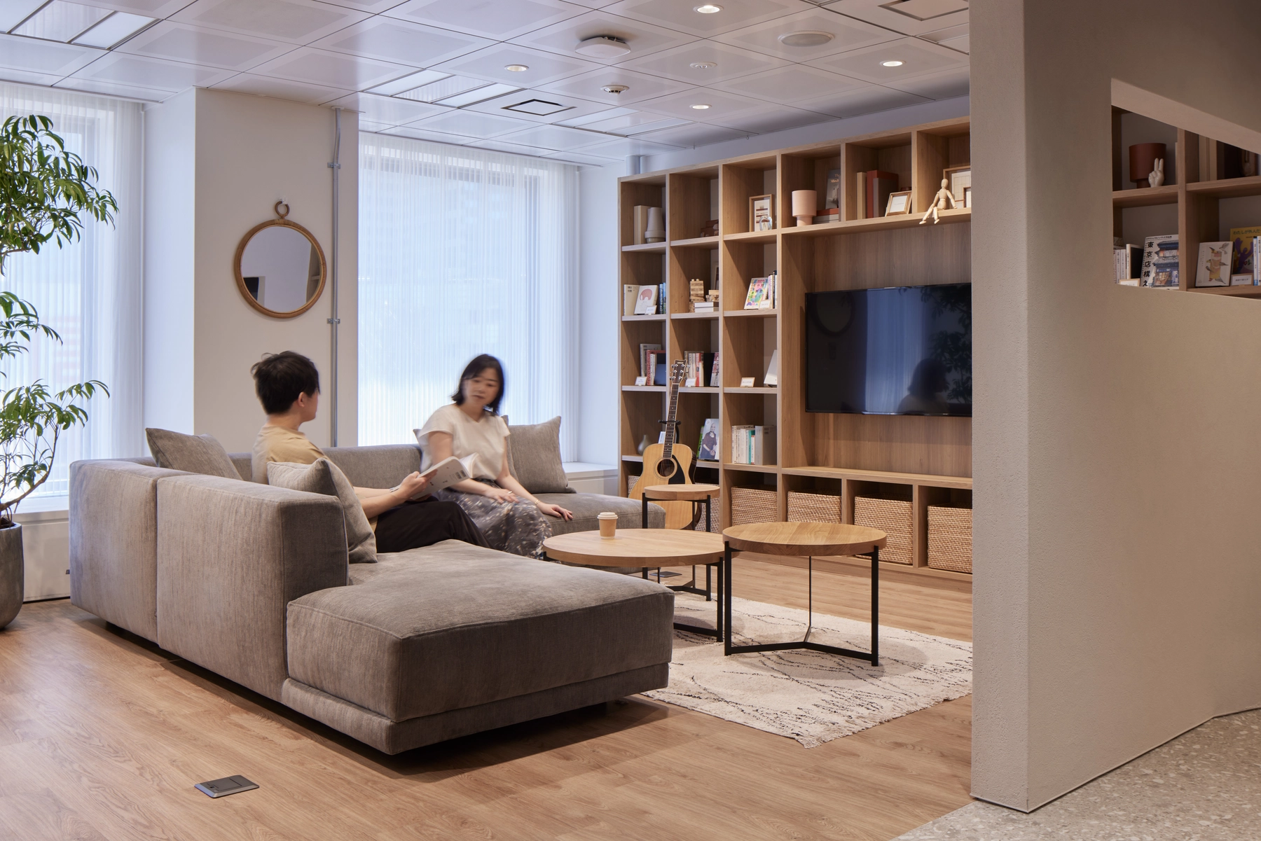 オフィスをリビングライクに。 落ち着ける空間 の作り方　サムネイル