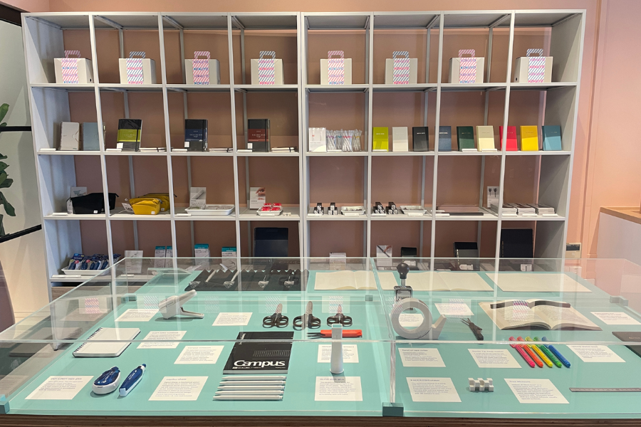 建物1階にあるステーショナリーショップ