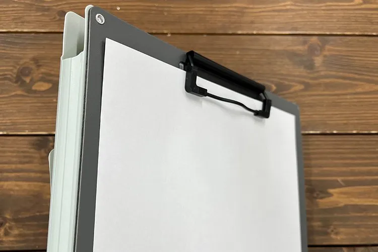 書類がすっきり分けられるクリップホルダー