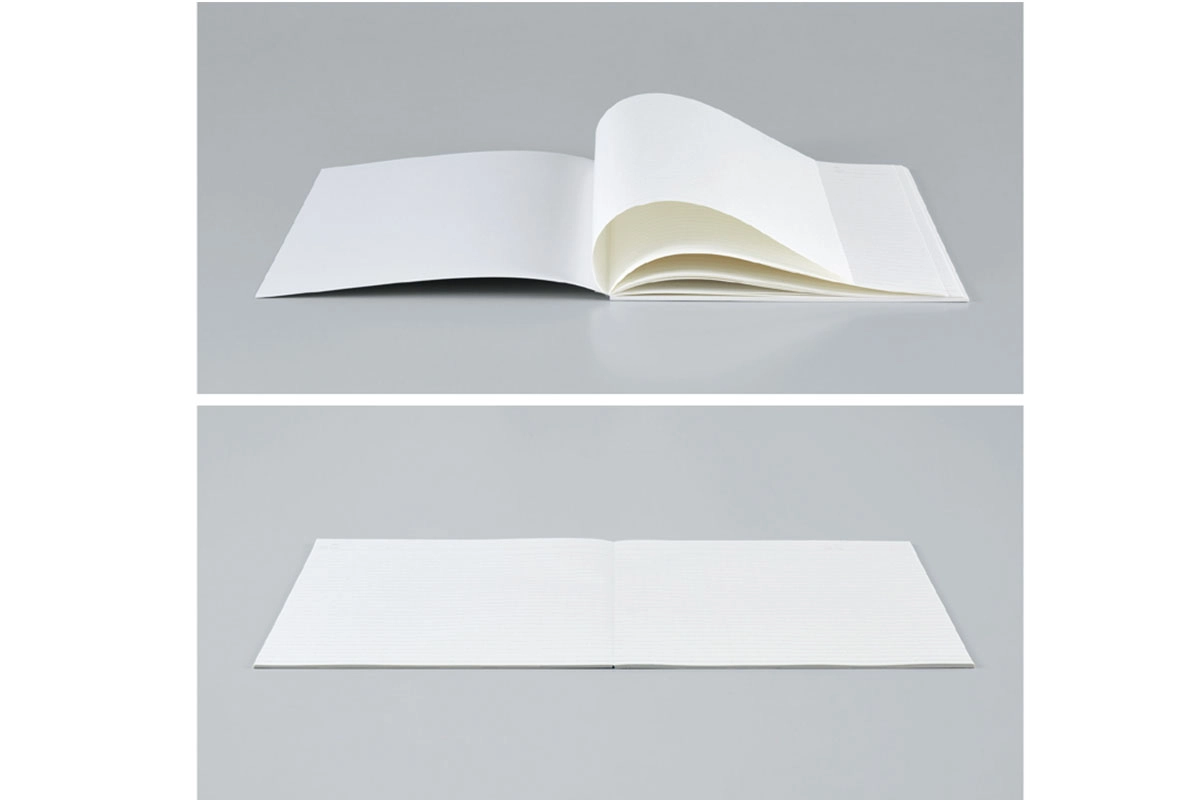 写真上：一般的なノート／写真下：キャンパス フラットが気持ちいいノート