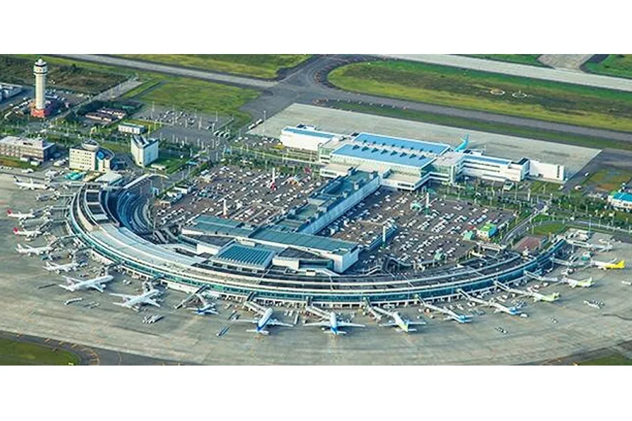 「新千歳空港ターミナルビル」