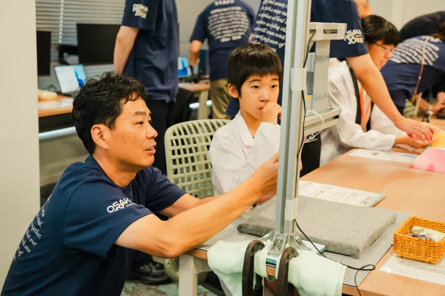 文具の品質チェックを体験できる「文具のヒミツ調査員」ブース