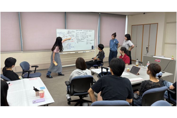 コクヨ社員や学生同士での対話の様子