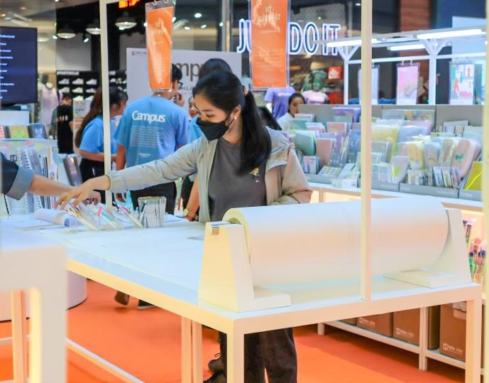 キャンパス原紙を使った試筆コーナー