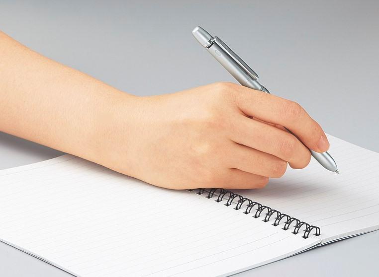 「リングが手に当たり書きにくい」という不満が約半数も。