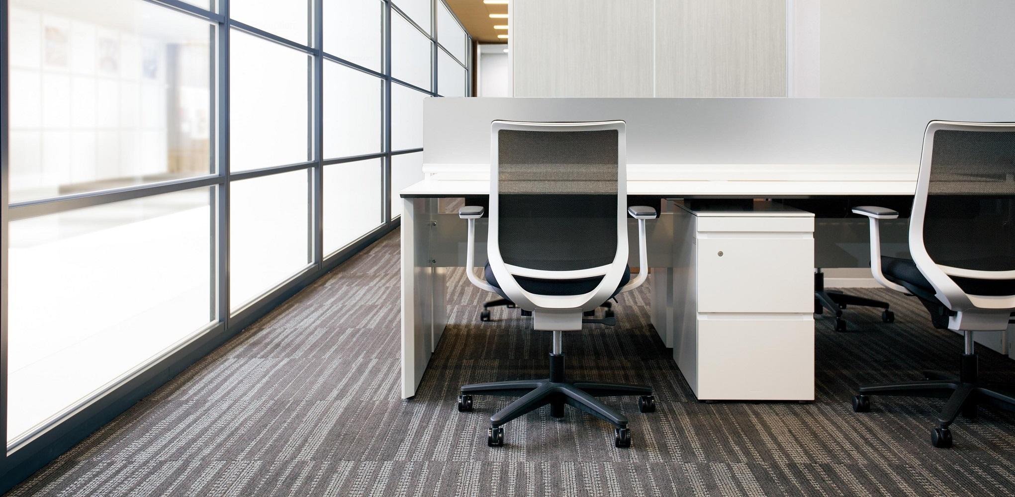 写真：執務スペースにレイアウトした例