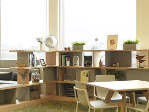 写真：ウォールシェルフの使用イメージ