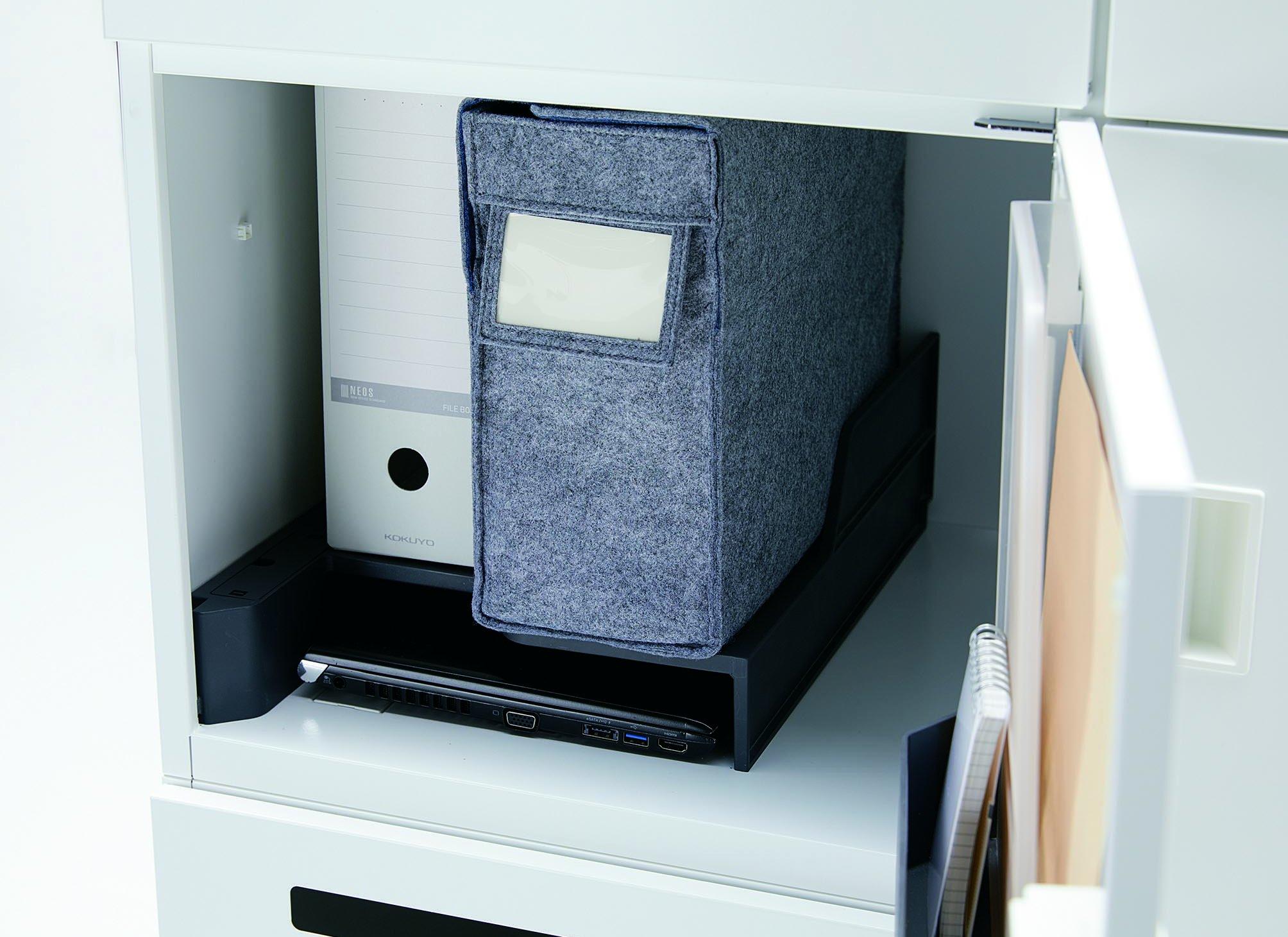 写真：庫内トレー下へのノートパソコン保管の使用例