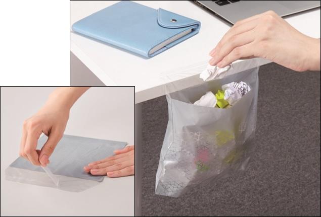 テープを剥がしてデスクの天板から吊り下げる「貼るタイプ」