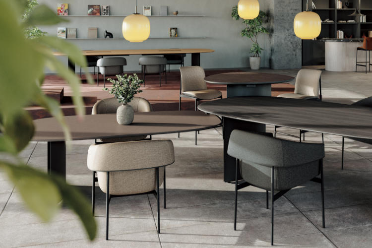 後ろ姿にこだわったシンプルな美しいデザインと豊富なバリエーション