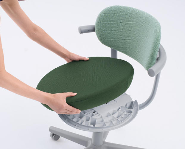 背もたれや座面交換が簡単なロングライフ設計