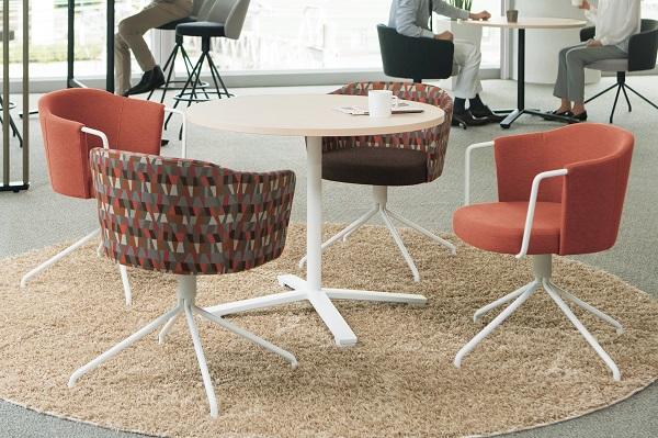 写真：ミーティングチェアー＆ソファー「COODE（コーデ）」の使用イメージ