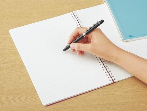 写真：ソフトリングノート（多枚数タイプ）使用シーン