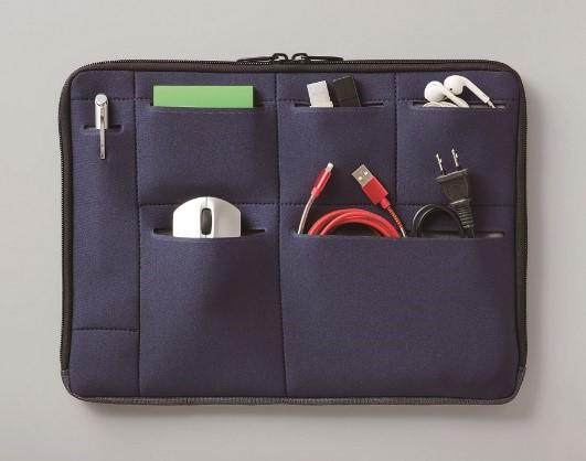 マウスやアダプタなど必要なアイテムをひとまとめにして収納できます