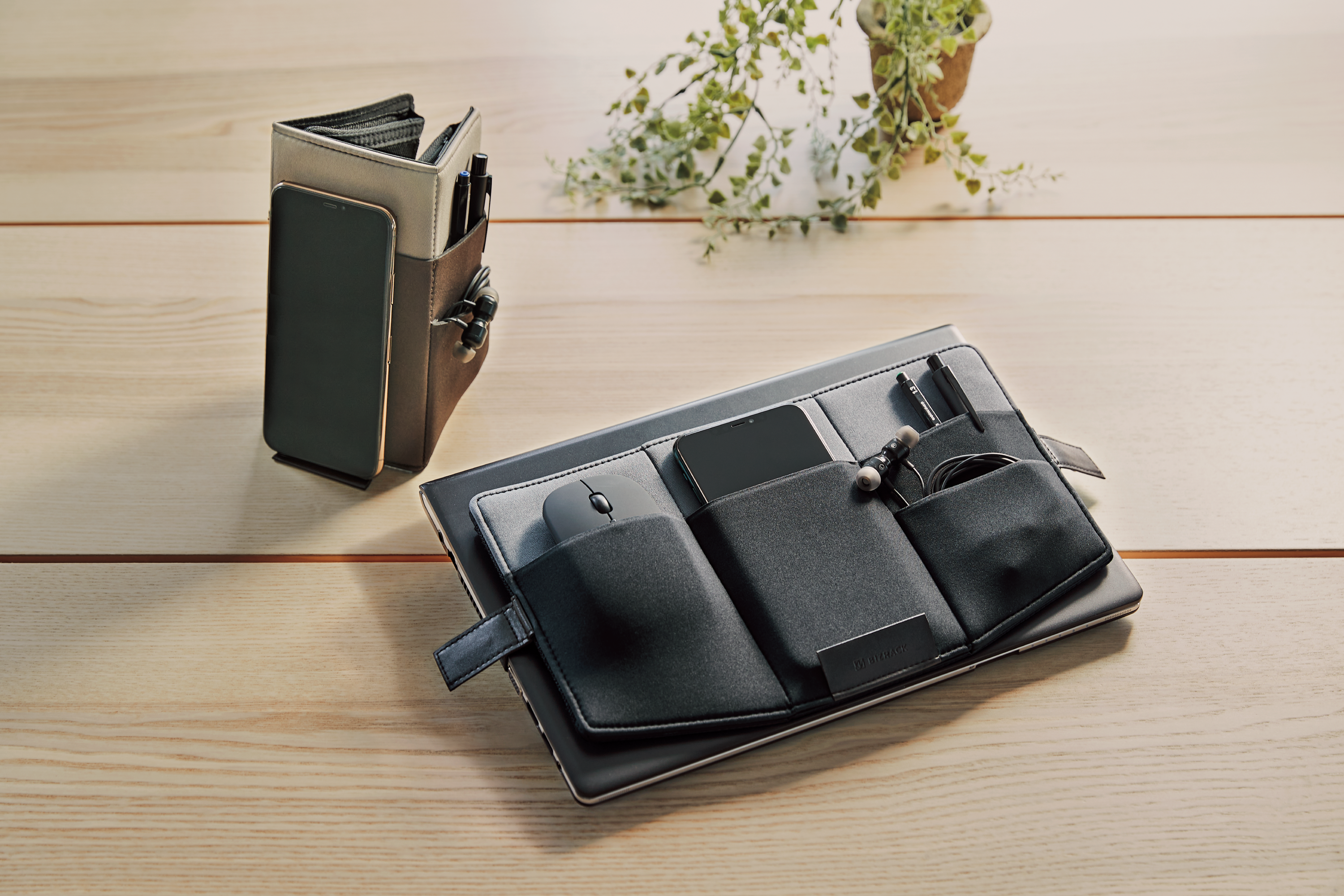 スタンド型ノートPCオーガナイザー_キービジュアル