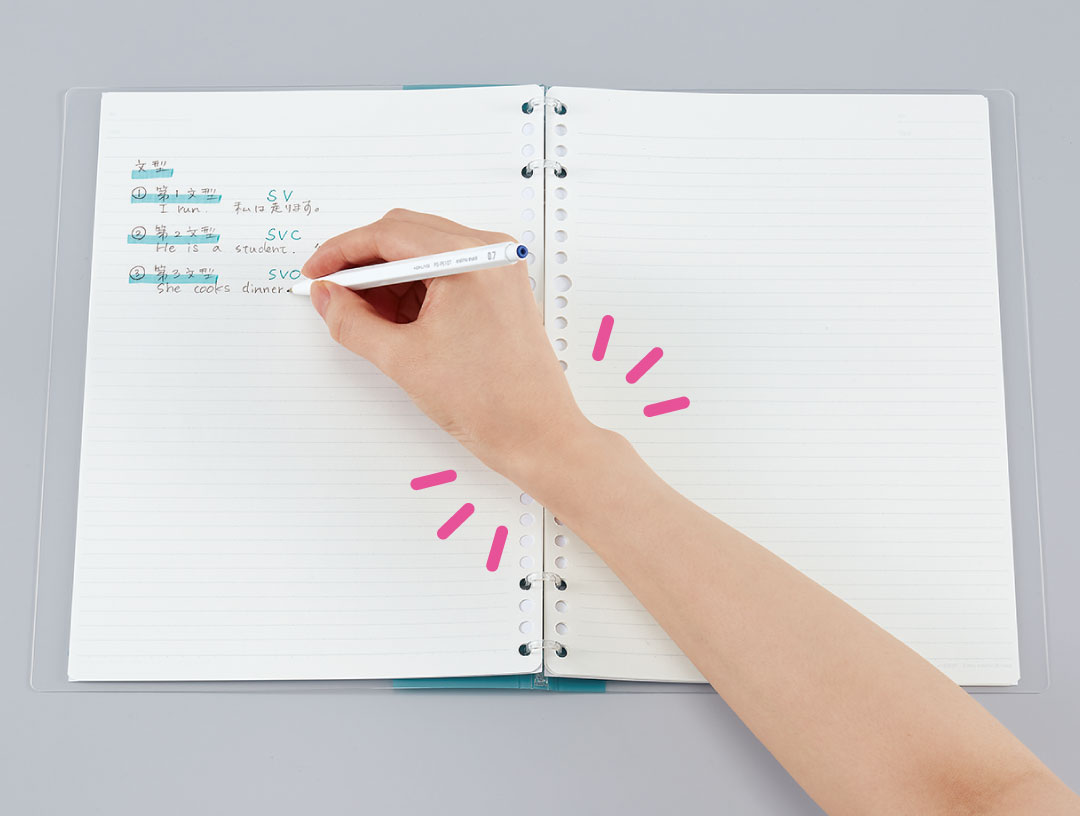 バインダー中央部分にリングがないので書きやすい