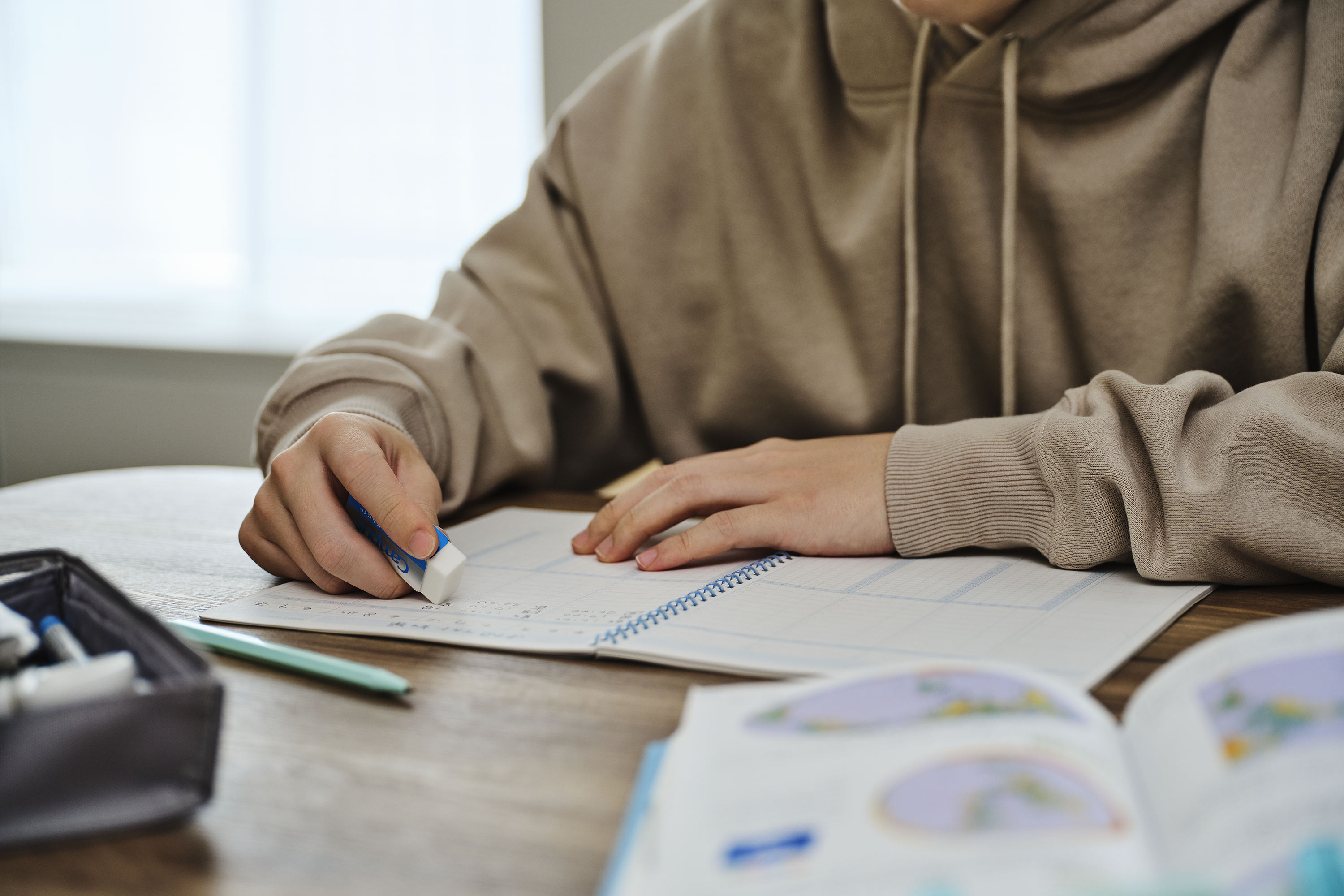 キャンパスよく消えるのに折れにくい消しゴムKV