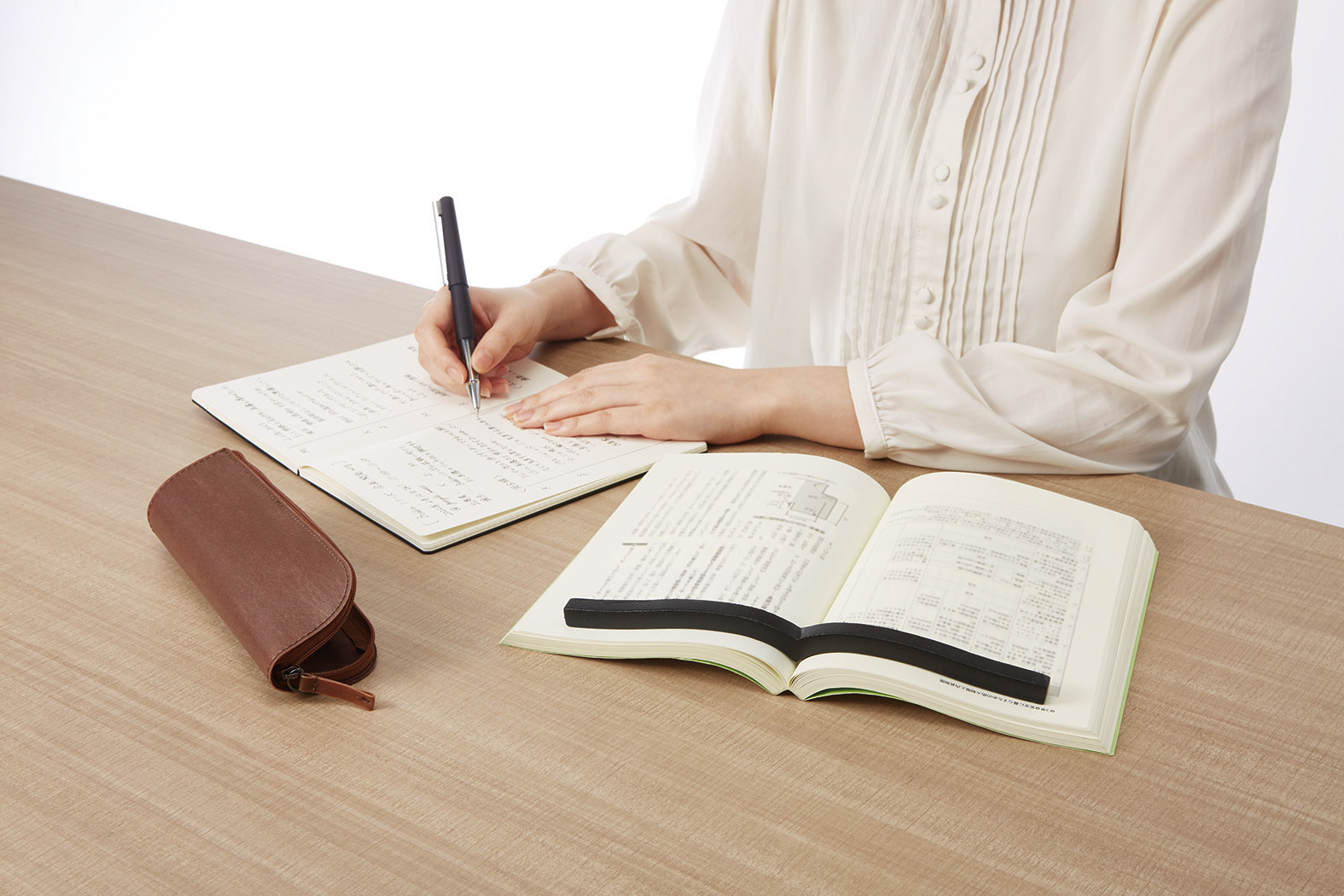 本に寄り添う文鎮_使い方01