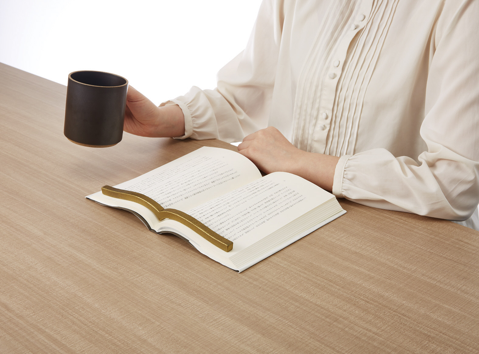 本に寄り添う文鎮｜文具｜コクヨ