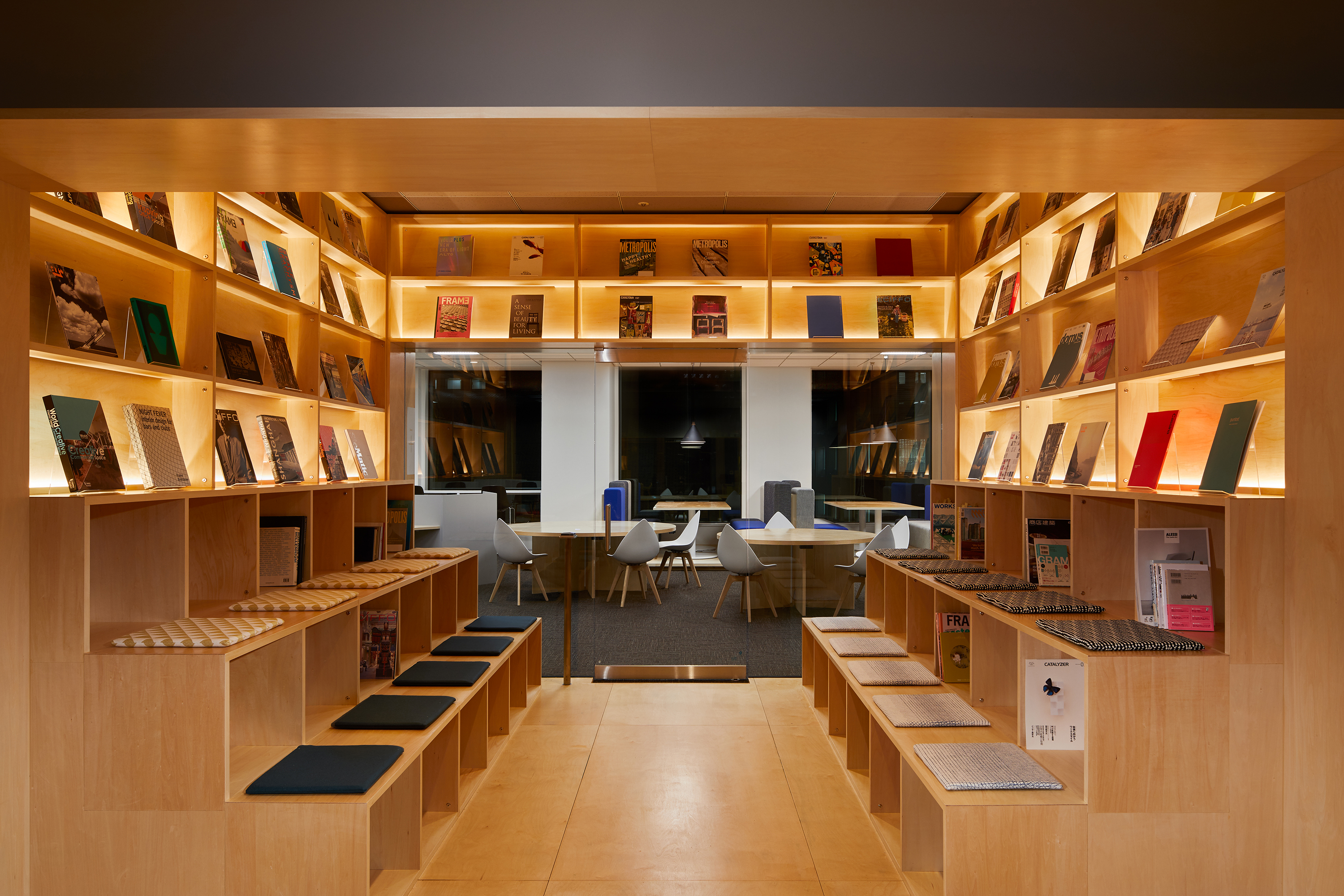 BroadBand Tower 5G Workplace オフィス画像06