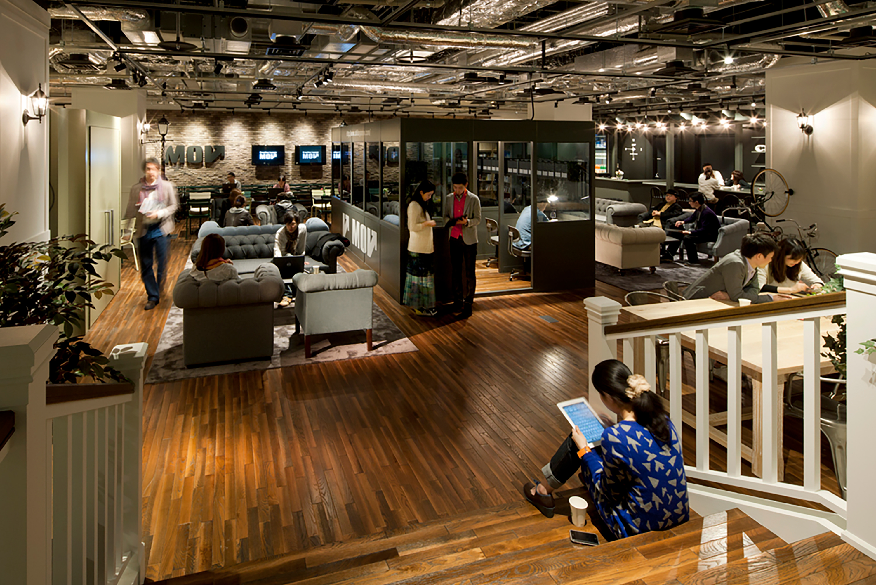 Creative Lounge MOV KV画像