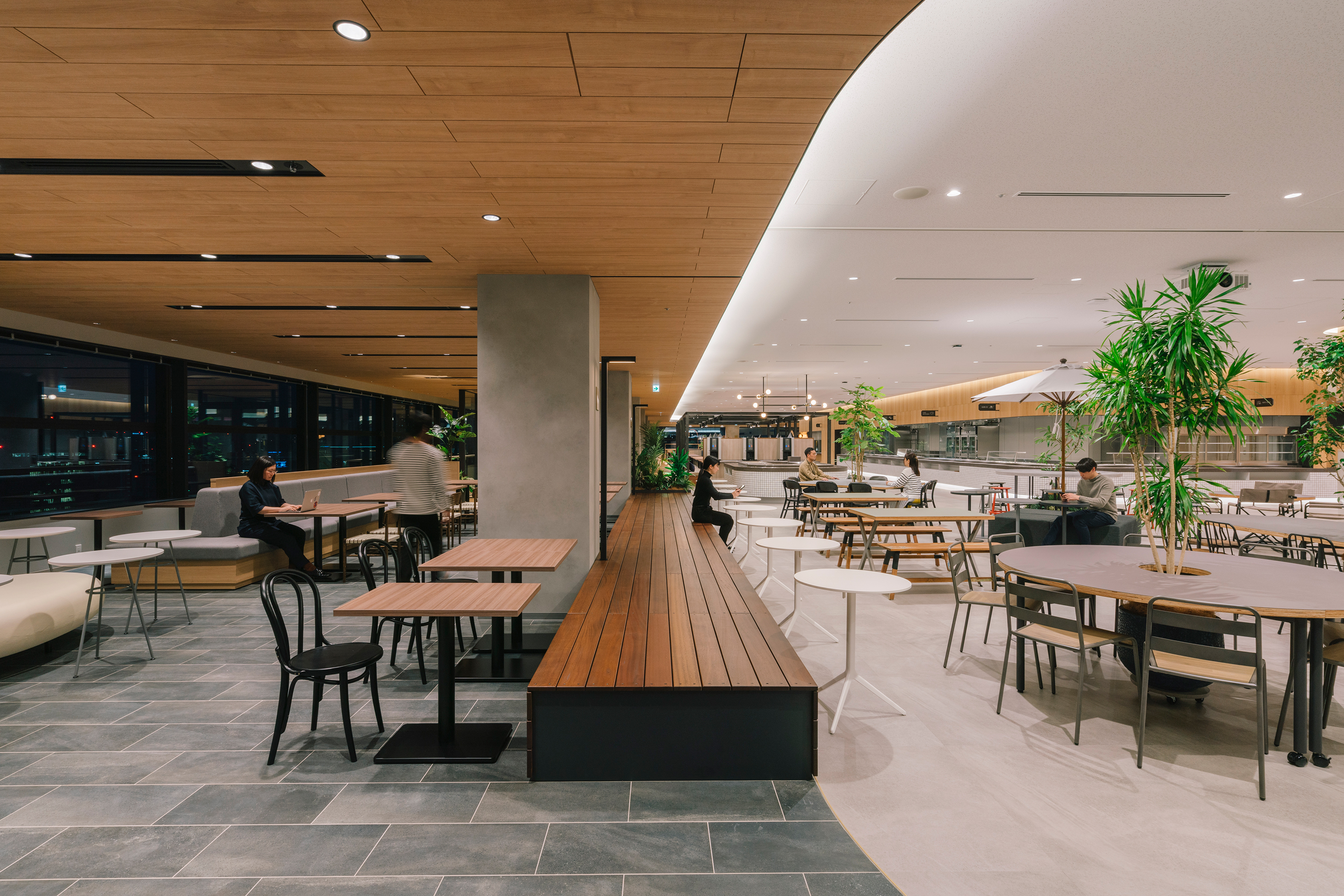 ひろぎんホールディングス本社 KV画像