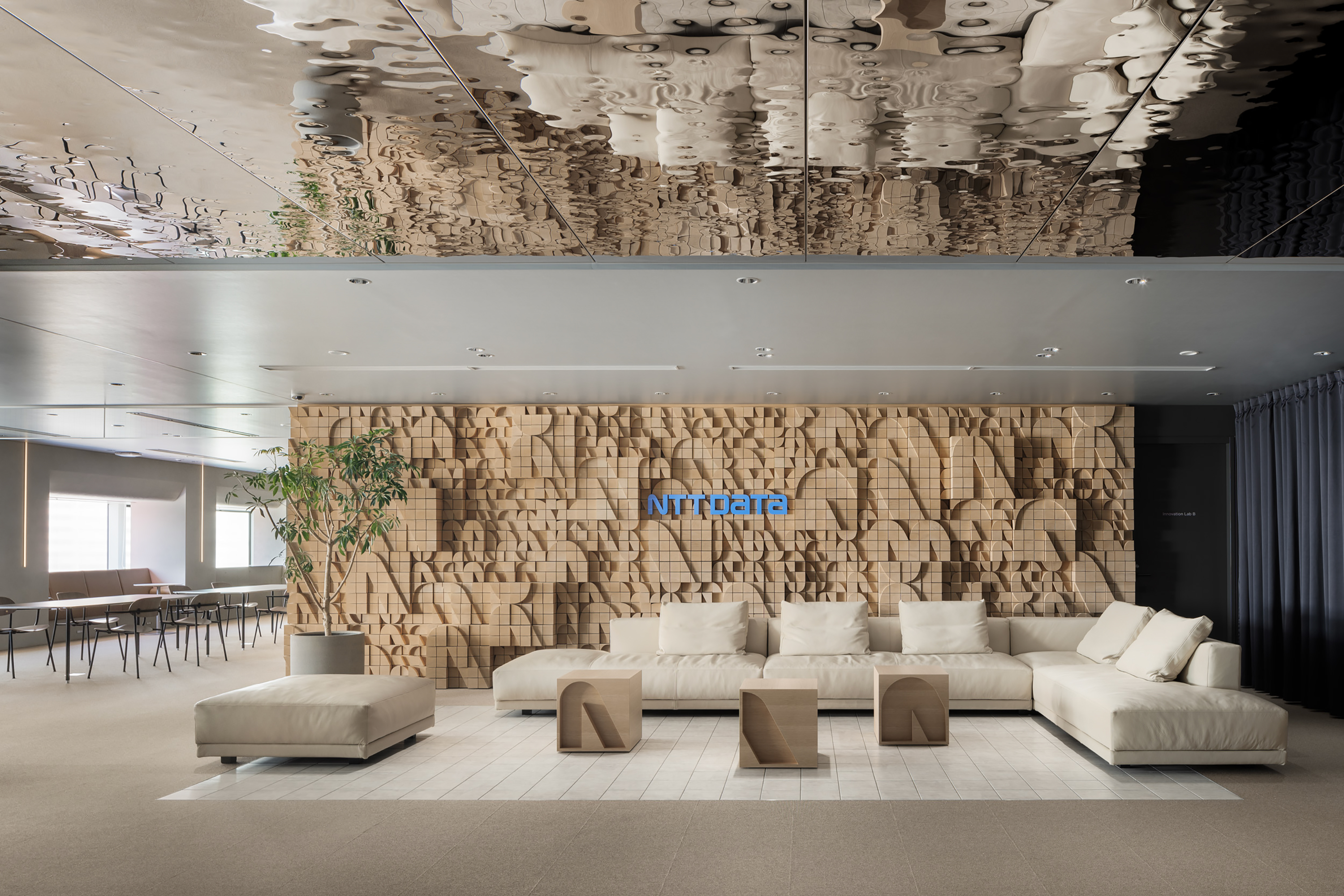 INFORIUM TOYOSU INNOVATION CENTER KV画像