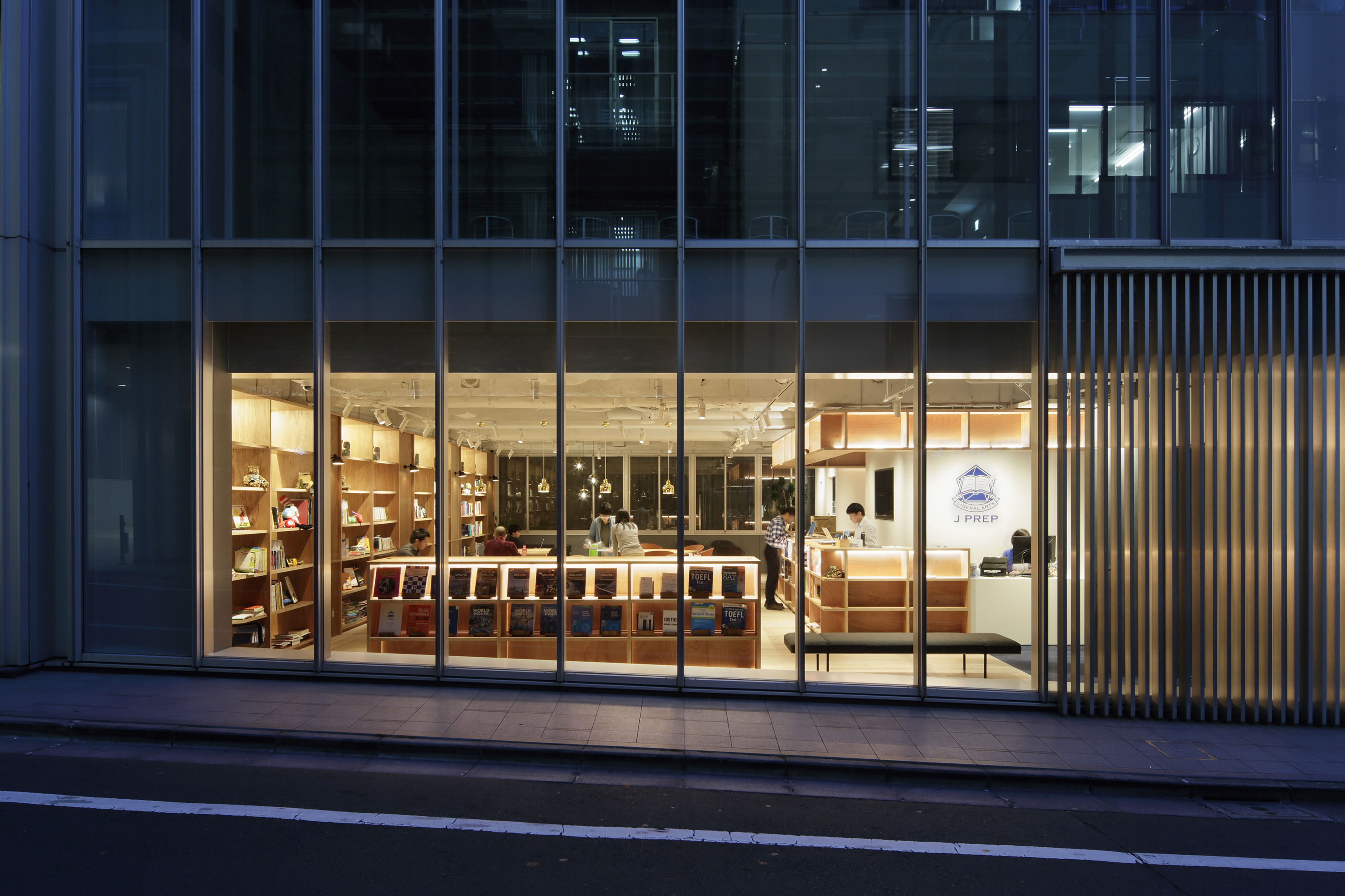 J PREP Shibuya J PLAZA KV画像