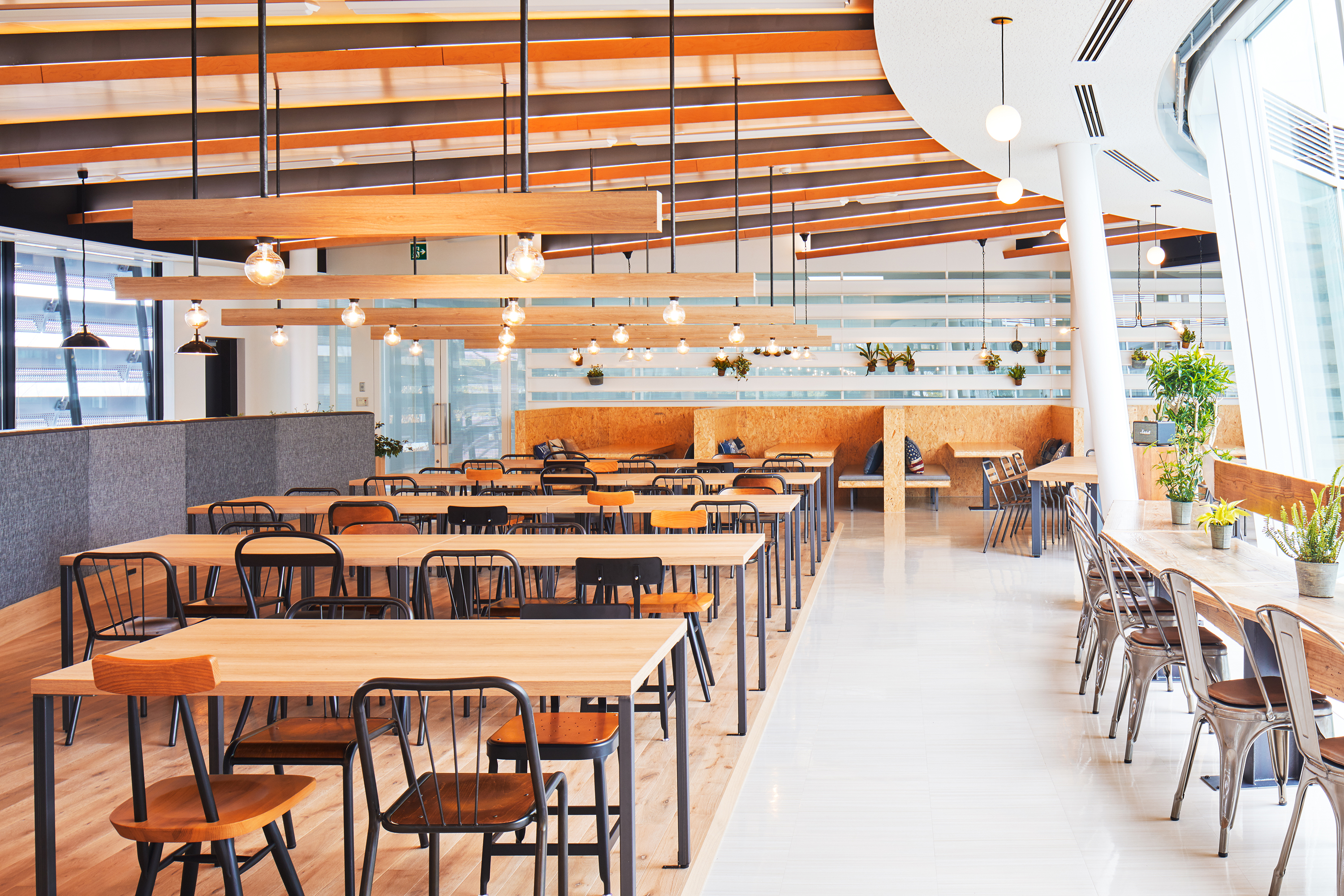 NISSIN FOODS GROUP the WAVE Cafeteria オフィス画像01