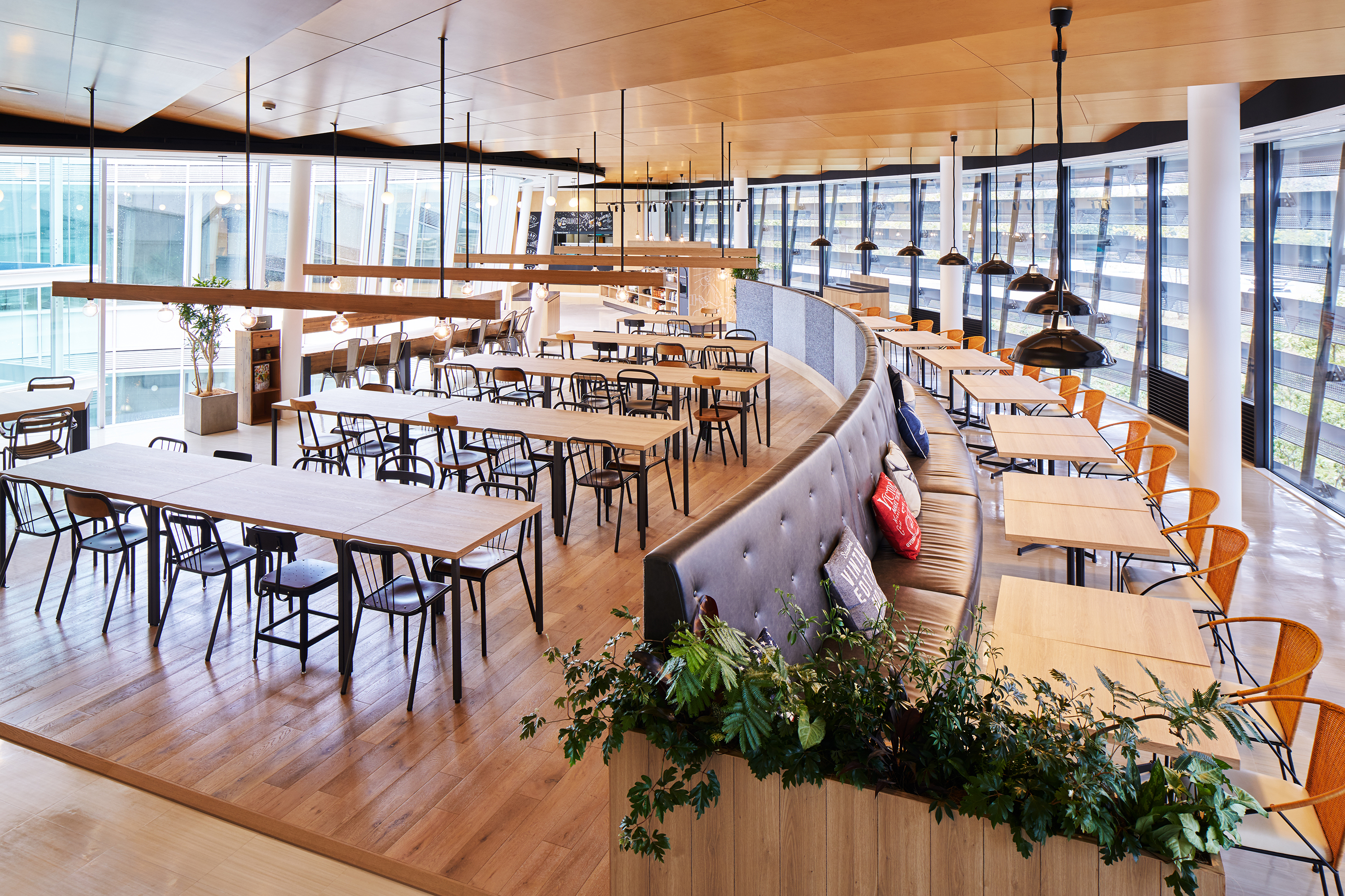 NISSIN FOODS GROUP the WAVE Cafeteria KV画像