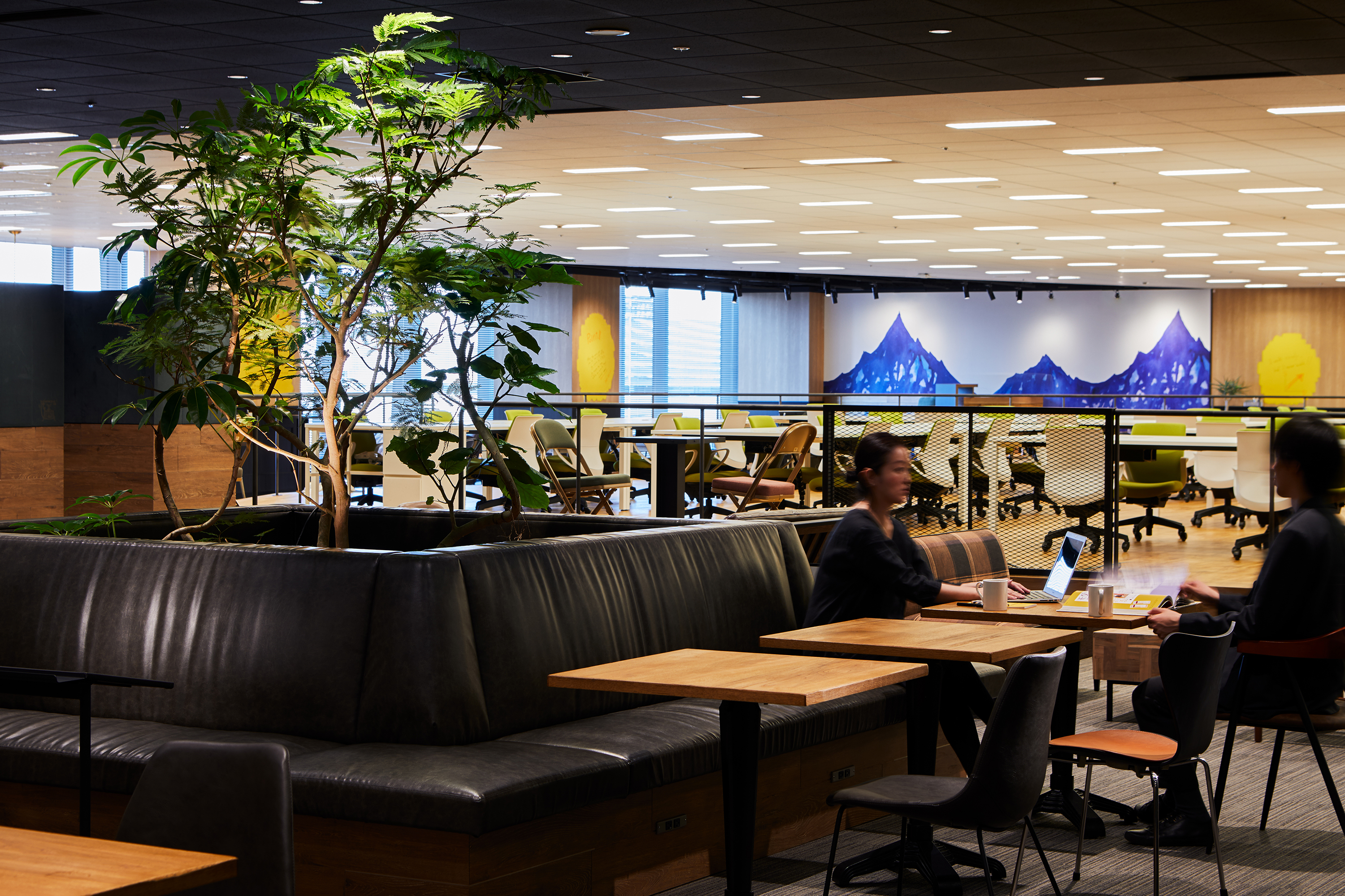 NISSIN FOODS HOLDINGS Creative Office オフィス画像01