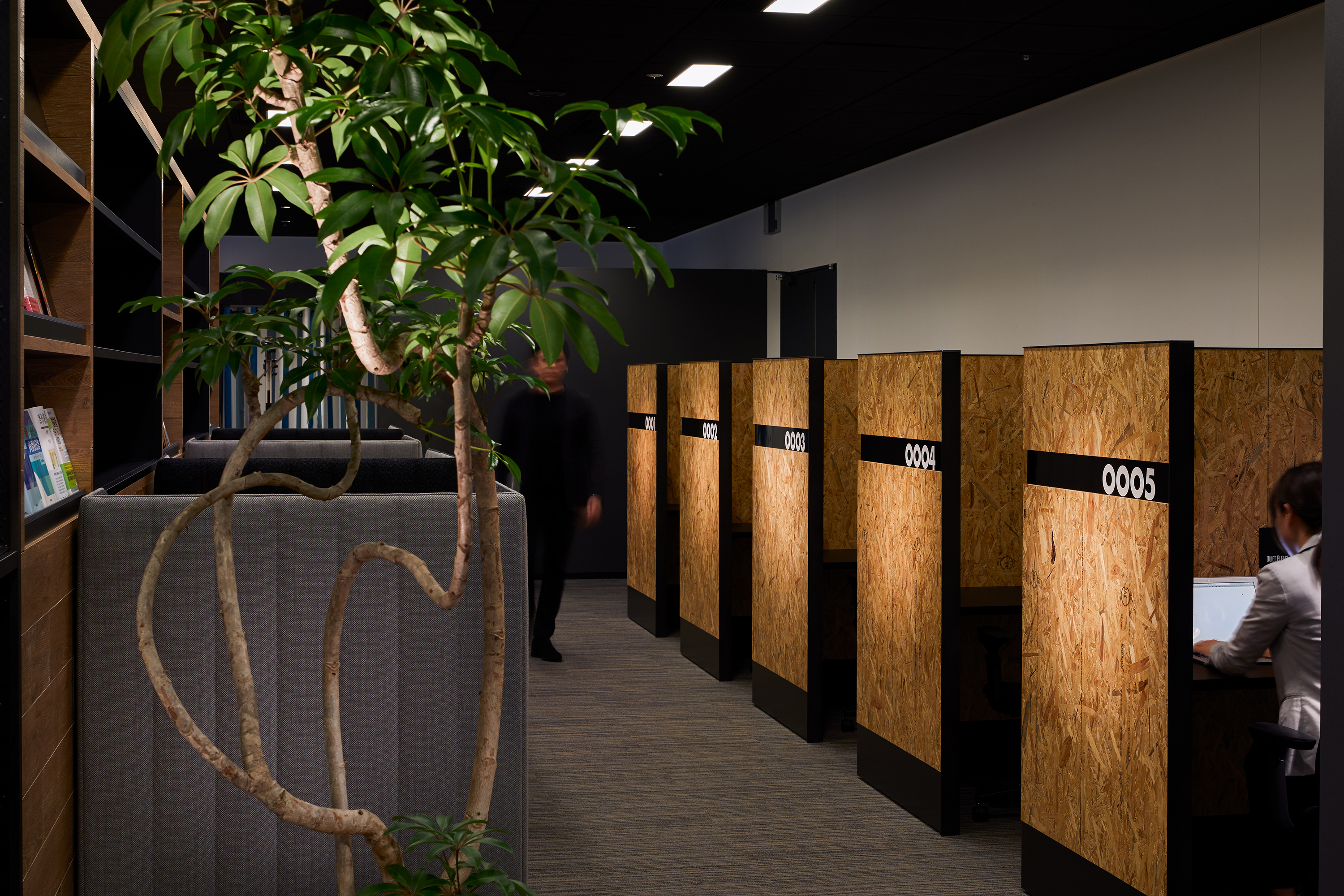 NISSIN FOODS HOLDINGS Creative Office オフィス画像02