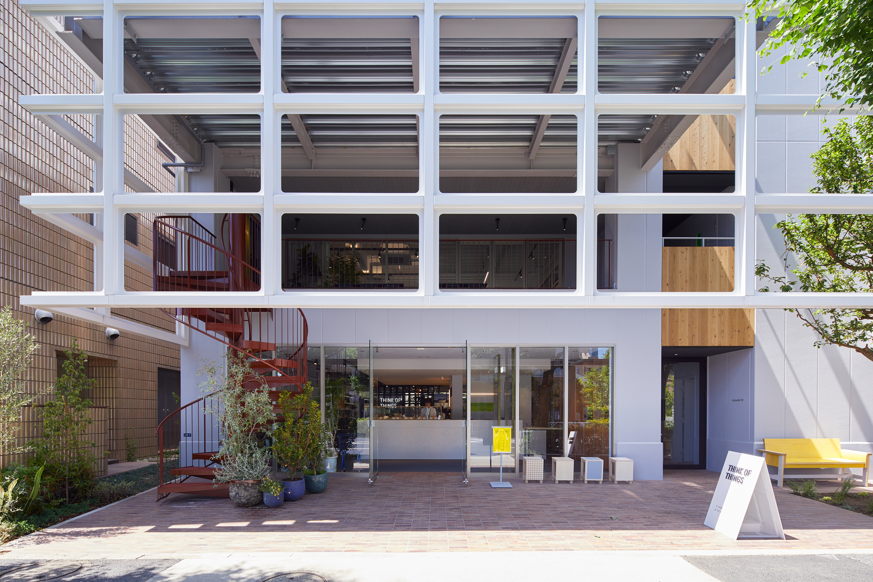 THINK OF THINGS オフィス画像01