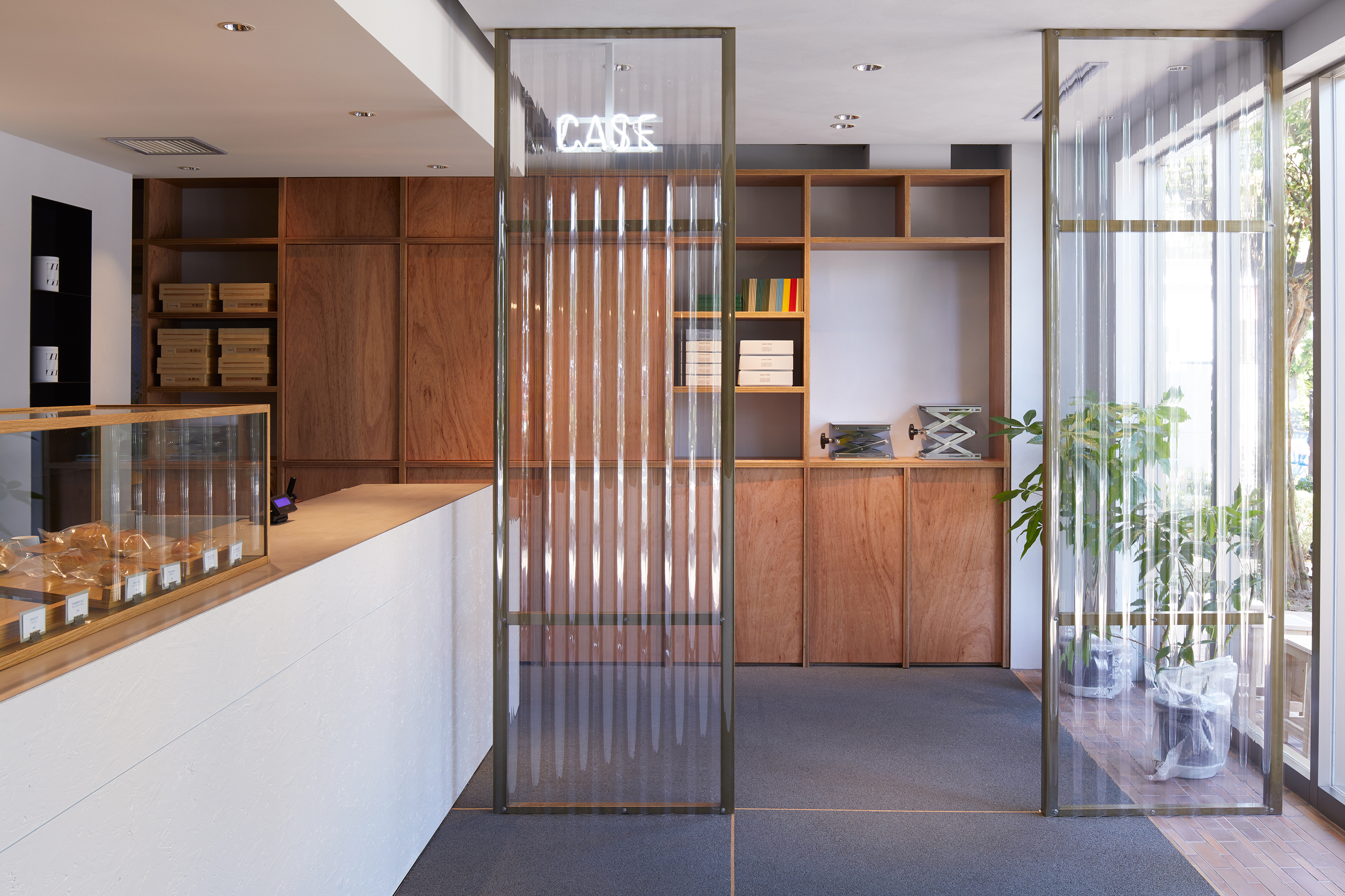 THINK OF THINGS オフィス画像03