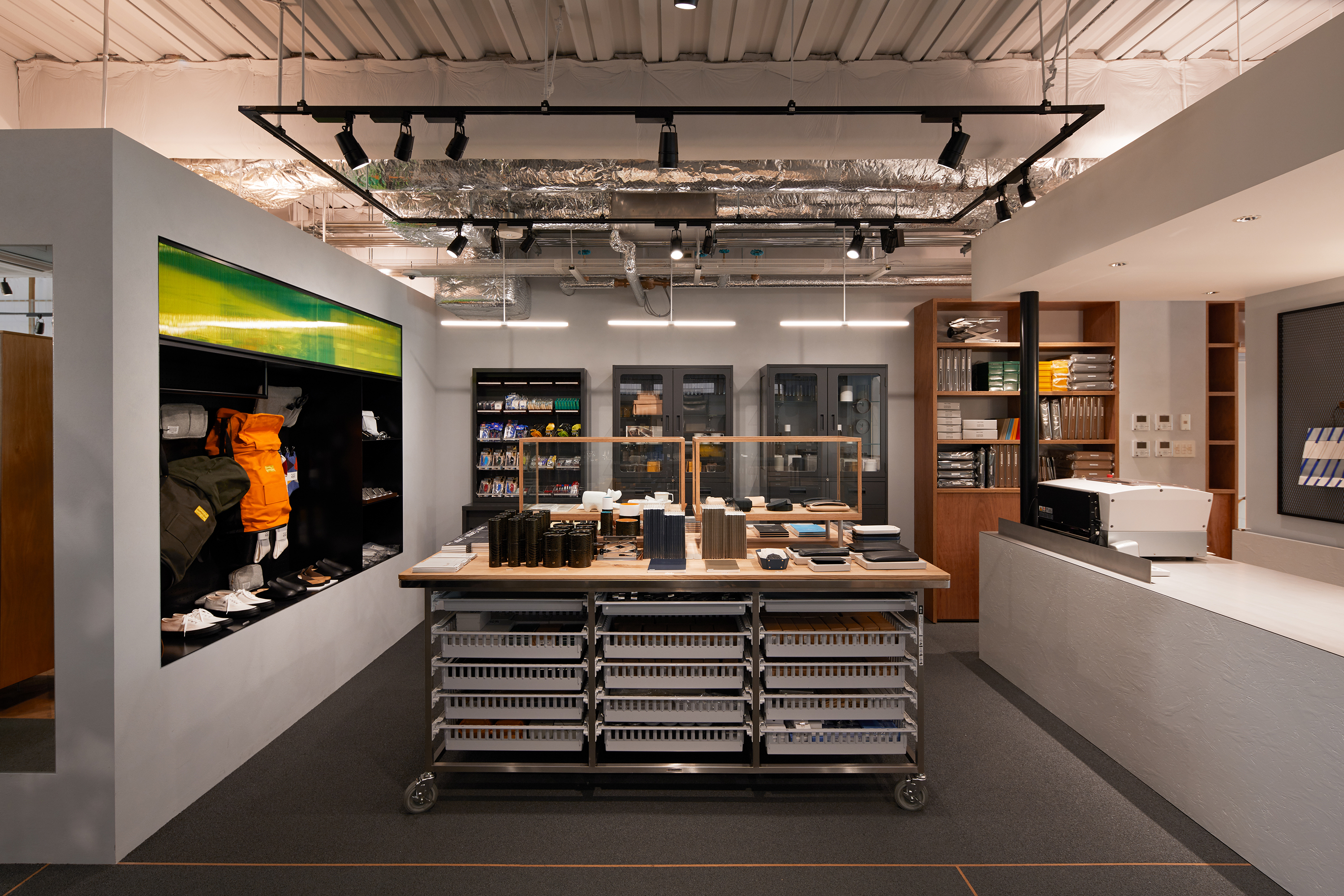 THINK OF THINGS オフィス画像07