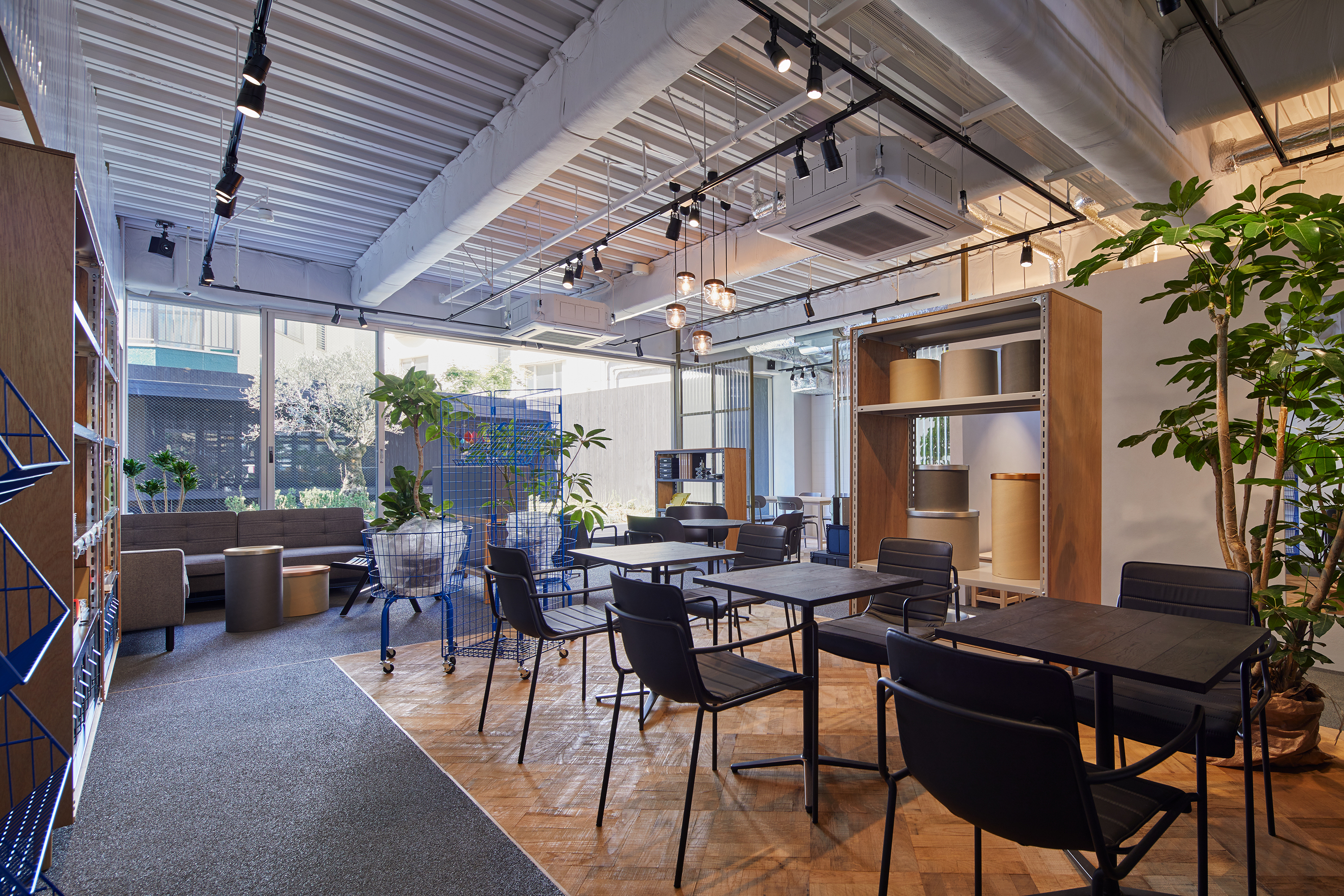 THINK OF THINGS オフィス画像08