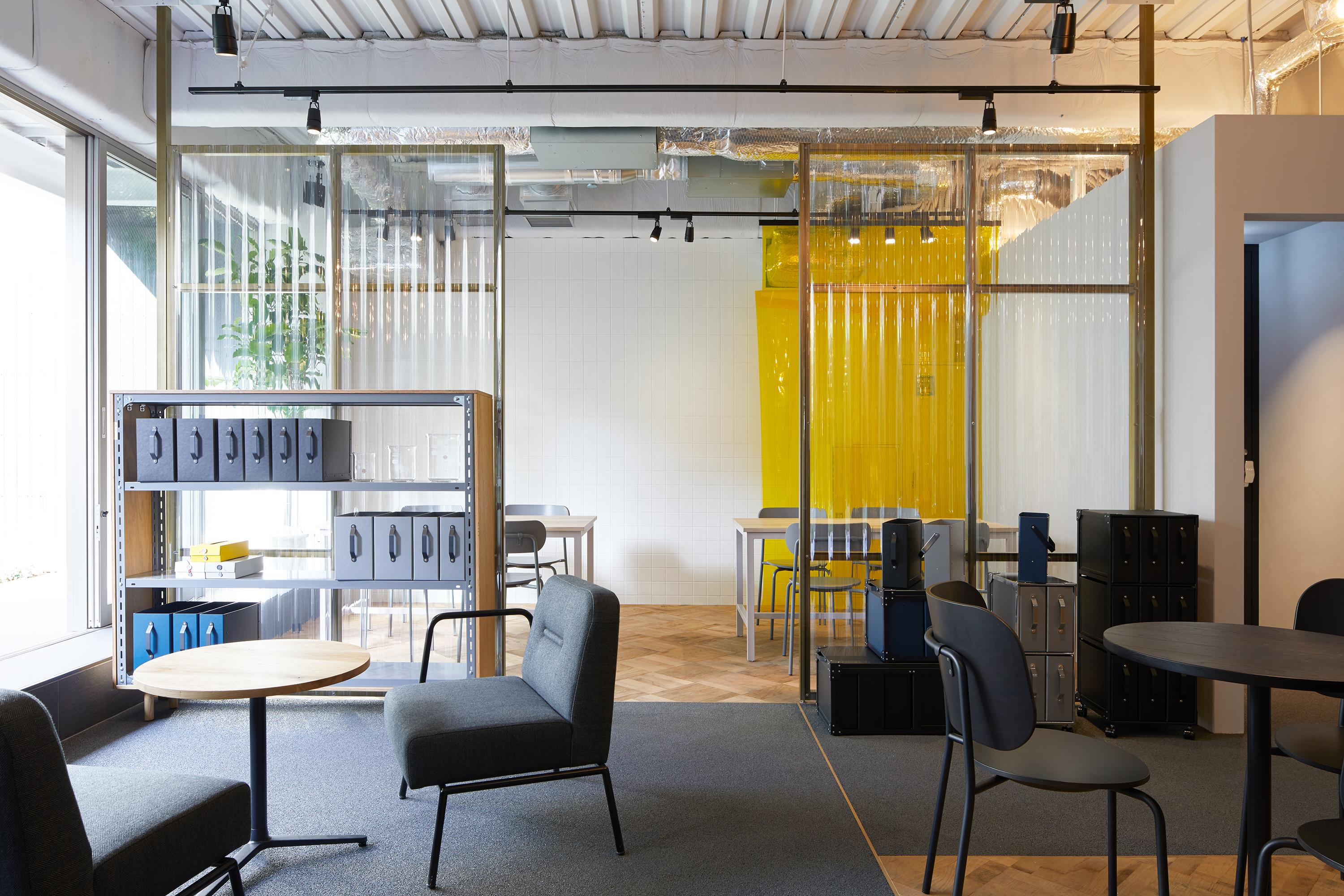 THINK OF THINGS オフィス画像09