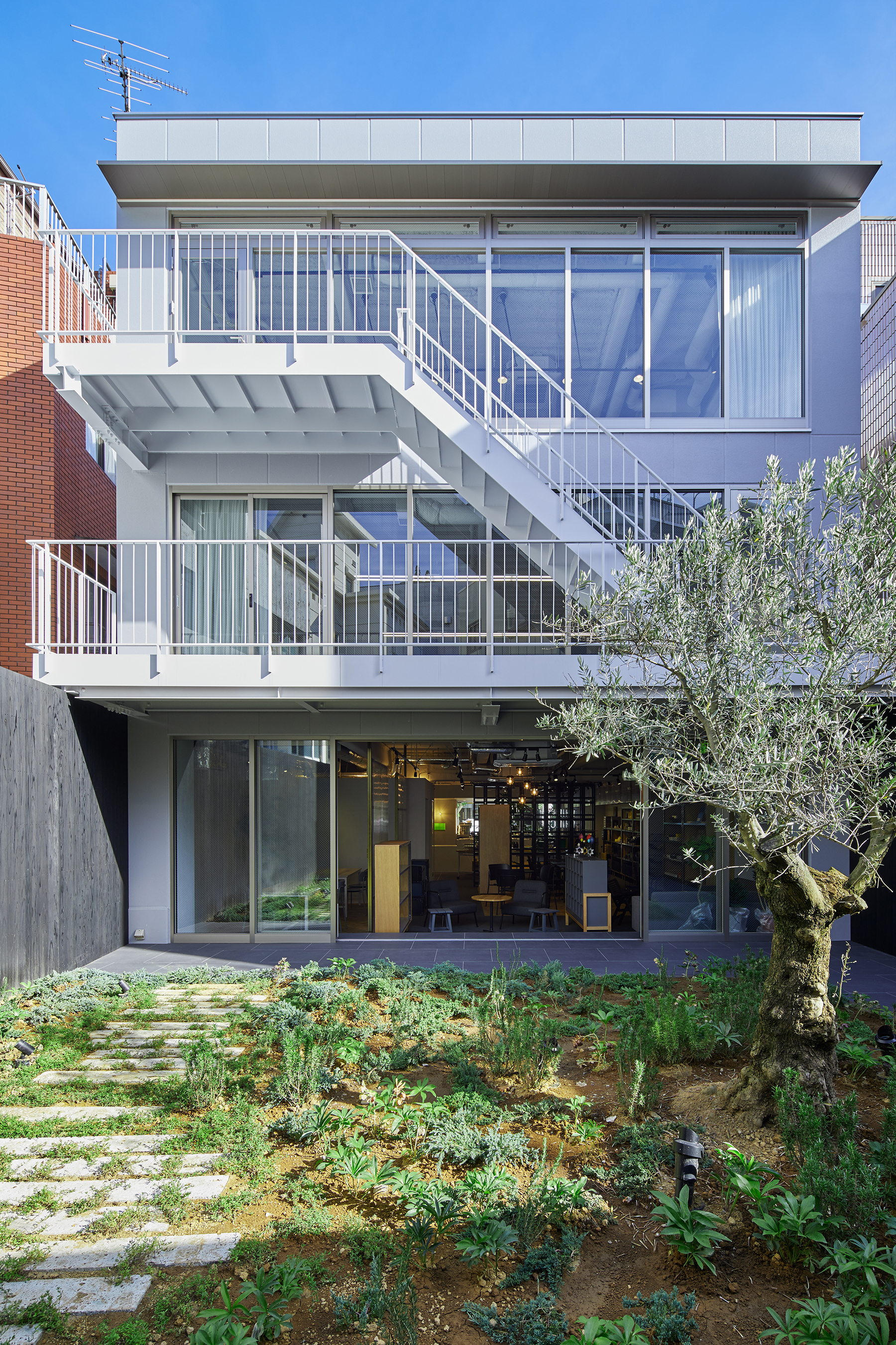 THINK OF THINGS オフィス画像11