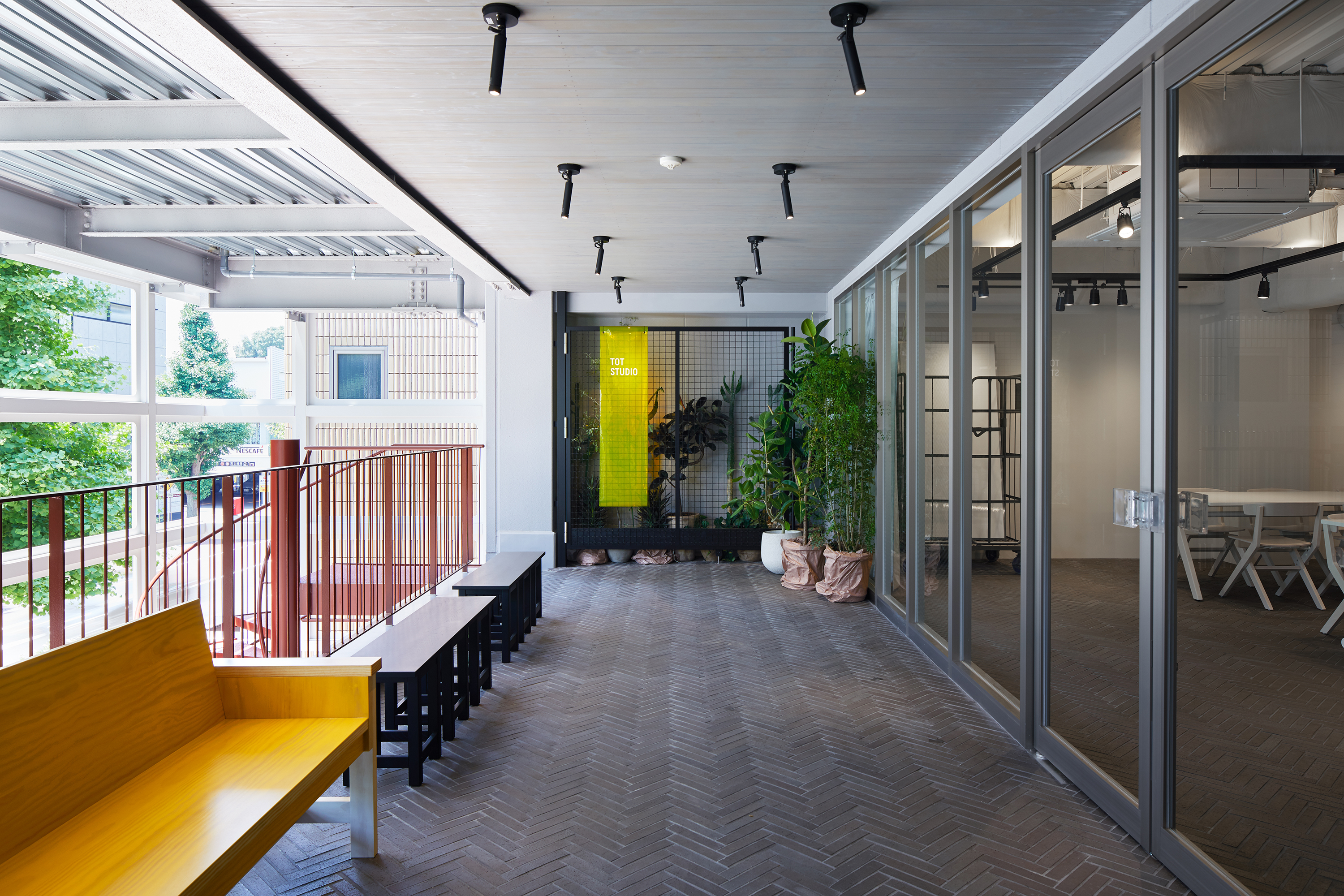 THINK OF THINGS オフィス画像13